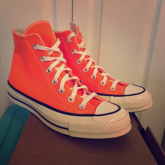 converse neon orange
